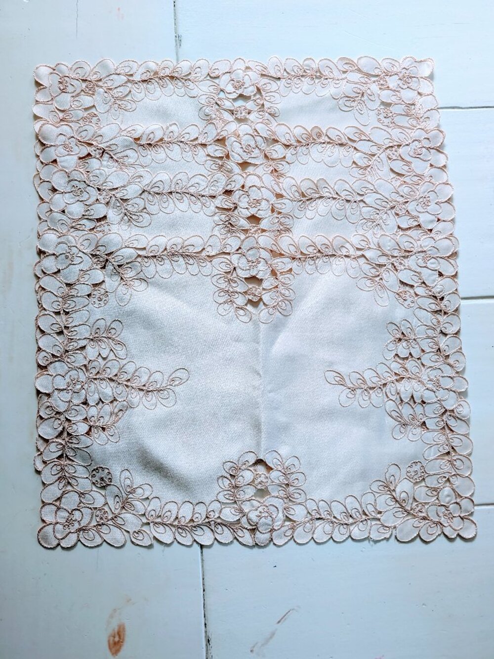 VTG Set 4 Satin Silk Cutwork Embroidered Placemats Lace Floral Scalloped 19x13